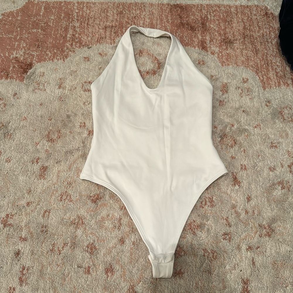 Aritzia Babaton contour white halter bodysuit